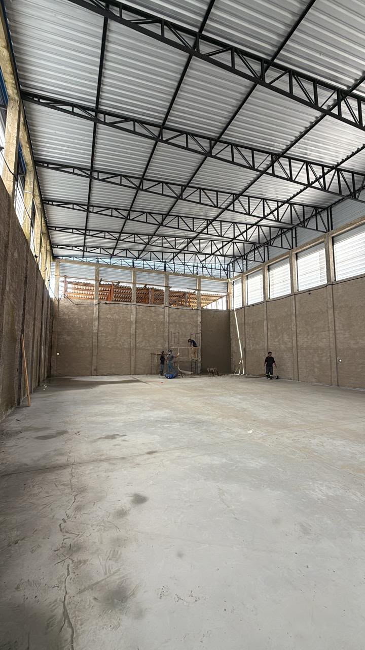 Estrutura metálica em obra